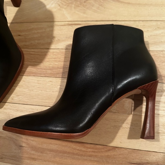New condition Vincent Camuto all leather booties! - Picture 5 of 9